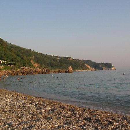 Rezevici Apartments Petrovac na moru Exterior foto