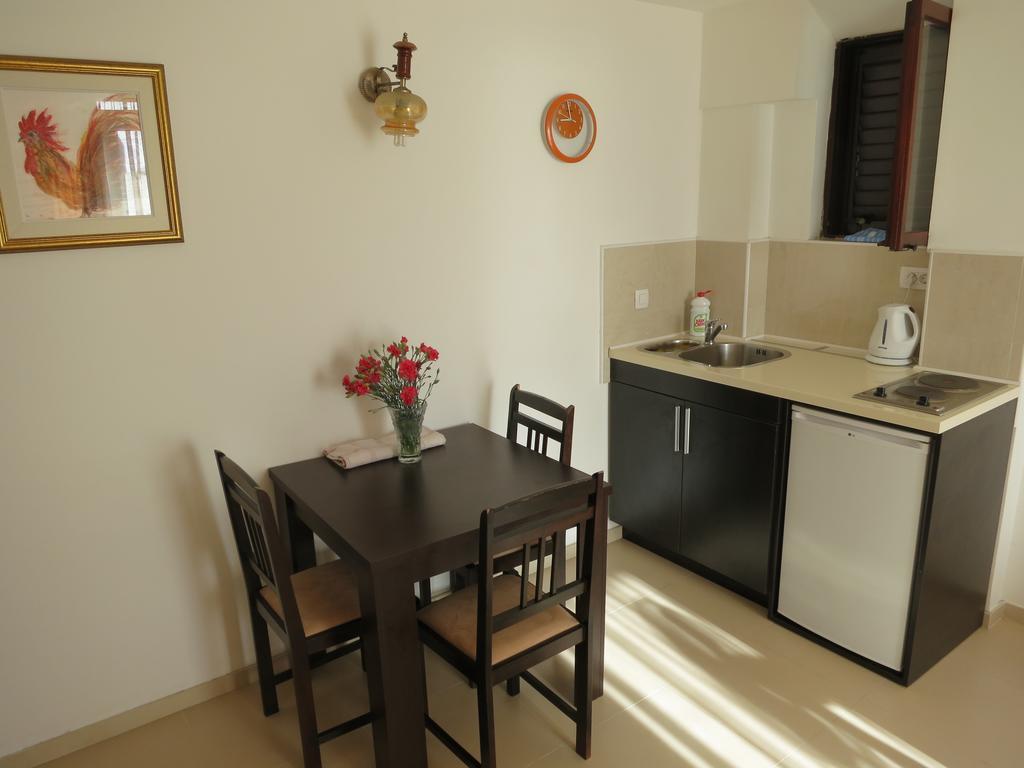 Rezevici Apartments Petrovac na moru Zimmer foto