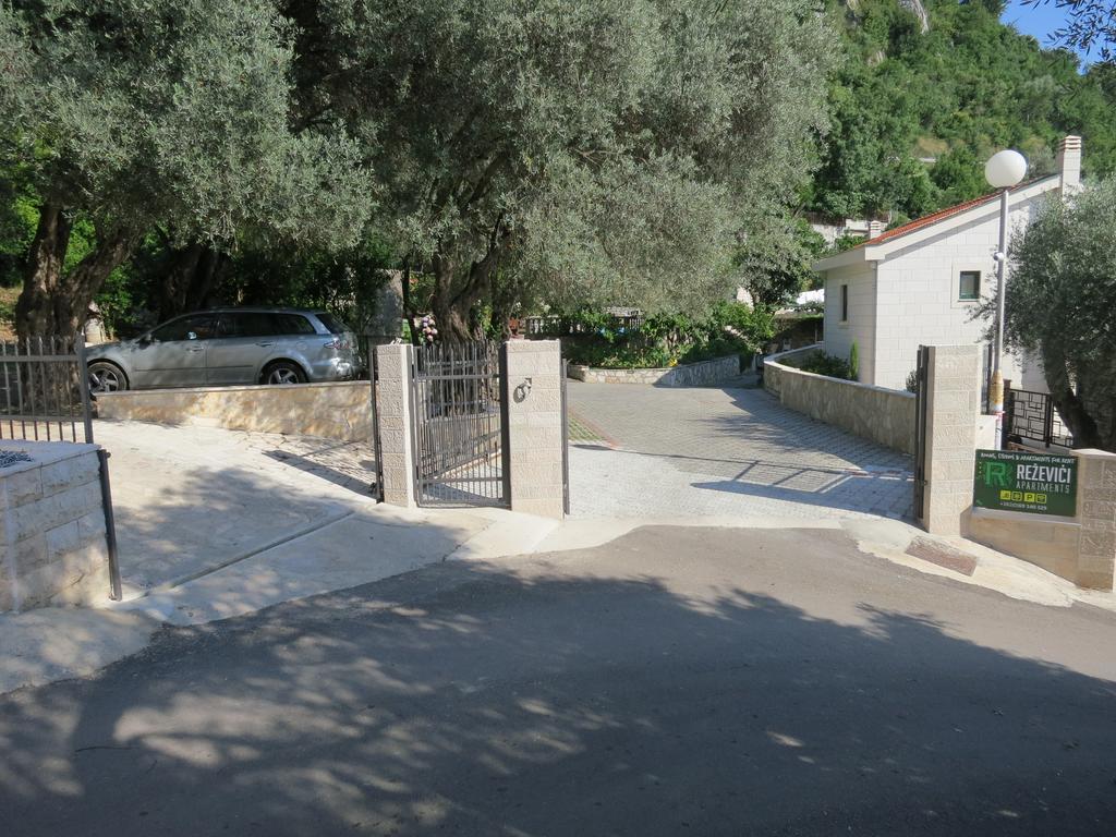 Rezevici Apartments Petrovac na moru Exterior foto